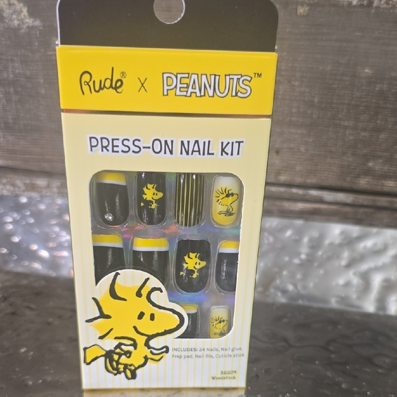 Rude Peanuts Press-On Nail Kit - Black and Yellow, Woodstock, NEW - Picture 1 of 2